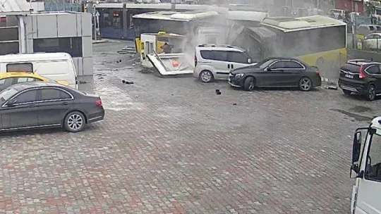 İstanbul'daki tramvay kazası güvenlik kamerasına yansıdı