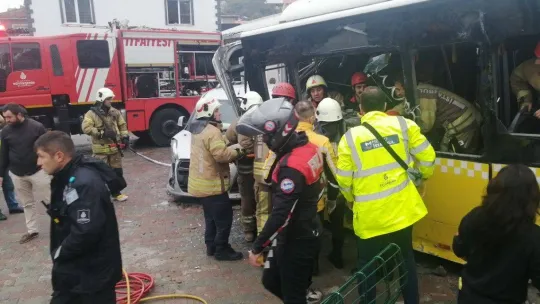 İstanbul'daki tramvay kazası güvenlik kamerasına yansıdı