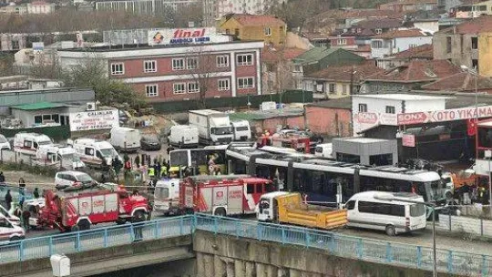 İstanbul'daki tramvay kazası güvenlik kamerasına yansıdı