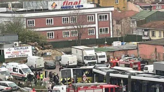 İstanbul'daki tramvay kazası güvenlik kamerasına yansıdı