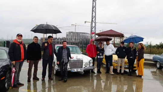 İstanbul'dan yola çıkan klasik otomobillerin son durağı Edirne oldu