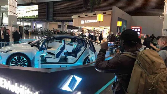 İstanbul Havalimanı'nda sergilenen TOGG'a yoğun ilgi