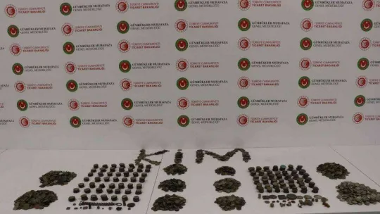İstanbul Havalimanı'nda tarihi eser operasyonu: 4 bin sikke ile 27 tarihi eser ele geçirildi
