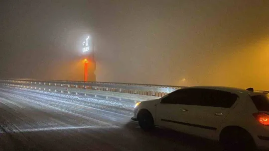 İstanbul - İzmir Otoyolu Balıkesir mevkiinde görüş 50 metreye düştü
