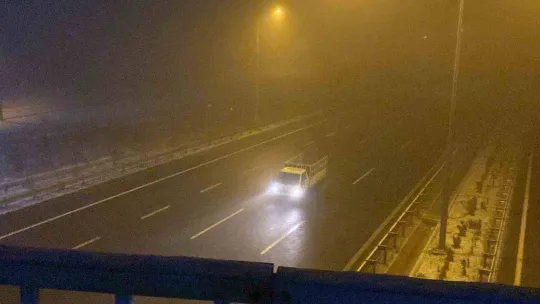 İstanbul - İzmir Otoyolu Balıkesir mevkiinde görüş 50 metreye düştü