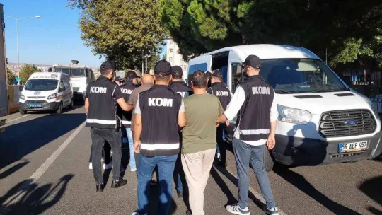 İstanbul, İzmir ve Tekirdağ'daki dev silah operasyonunda yakalanan 10 şüpheli adliyede