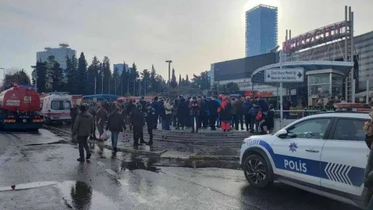 İstanbul'un göbeğindeki alışveriş merkezinde büyük yangın