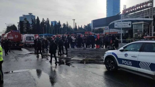 İstanbul'un göbeğindeki alışveriş merkezinde büyük yangın