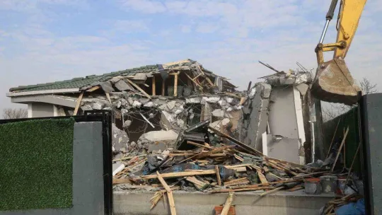 İstanbul'un içme suyu havzasına yapılan 22 kaçak yapı yıkıldı