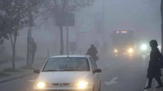 İstanbullular güne sis ile uyandı