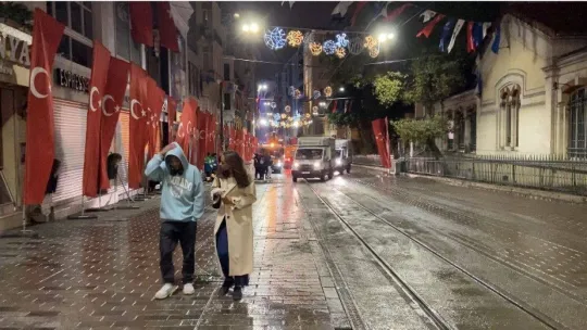 İstiklal Caddesi araç ve yaya trafiğine açıldı