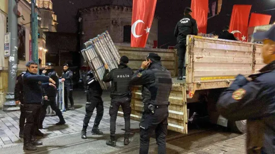 İstiklal Caddesi araç ve yaya trafiğine açıldı