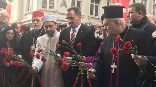 İstiklal Caddesi'nde teröre karşı anlamlı yürüyüş