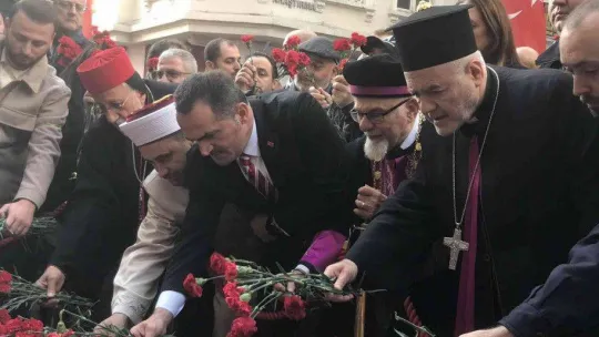 İstiklal Caddesi'nde teröre karşı anlamlı yürüyüş