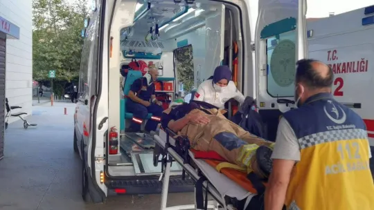 İtfaiye aracı devrildi, 3 itfaiye eri yaralandı