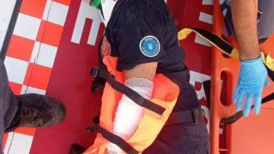 İtfaiye aracı devrildi, 3 itfaiye eri yaralandı