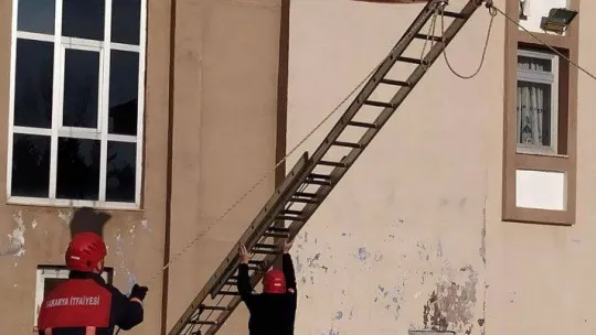 İtfaiyeden gerçeği aratmayan tatbikat: Öğrenciler bu şekilde tahliye edildi