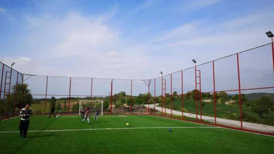 İvrindi'de halı saha inşaatları tamamlanıyor