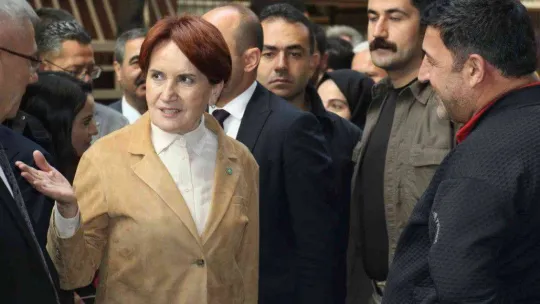İYİ Parti Genel Başkanı Akşener, Ankara'da hal esnafını ziyaret etti
