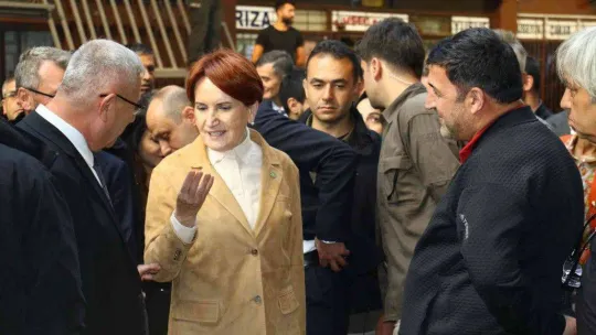İYİ Parti Genel Başkanı Akşener, Ankara'da hal esnafını ziyaret etti