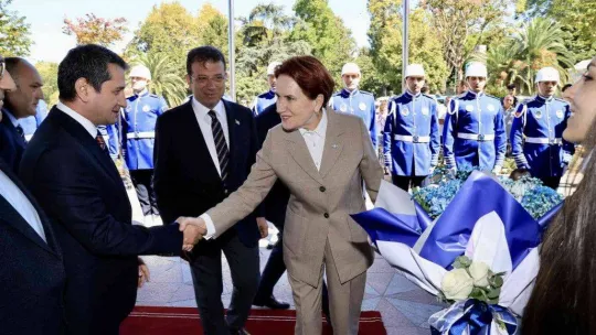 İYİ Parti Genel Başkanı Meral Akşener, İBB Başkanı Ekrem İmamoğlu'nu makamında ziyaret etti