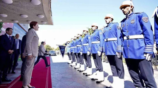 İYİ Parti Genel Başkanı Meral Akşener, İBB Başkanı Ekrem İmamoğlu'nu makamında ziyaret etti