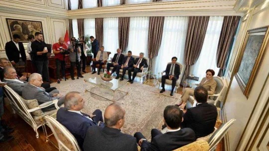 İYİ Parti Genel Başkanı Meral Akşener, İBB Başkanı Ekrem İmamoğlu'nu makamında ziyaret etti