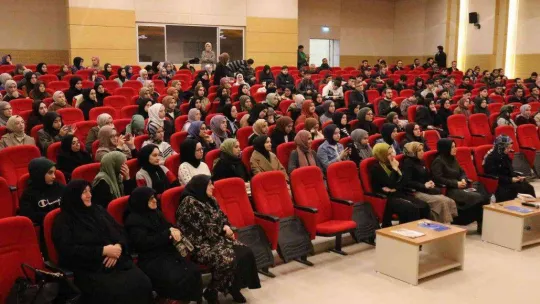 İz bırakan alimler bu panelde konuşuldu