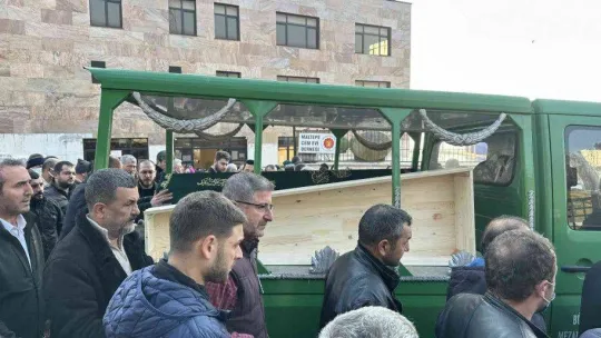 İzmir'deki vinç kazasında hayatını kaybeden işçi İstanbul'da toprağa verildi