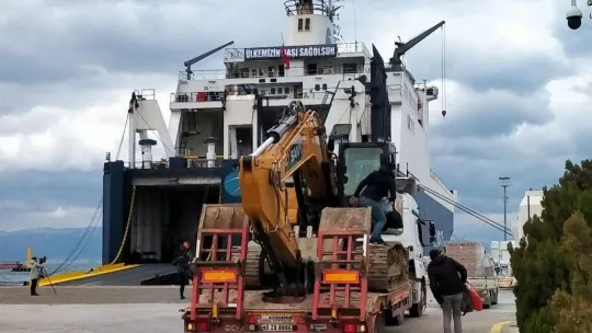 İzmir'den deprem bölgesine yardım gemisi