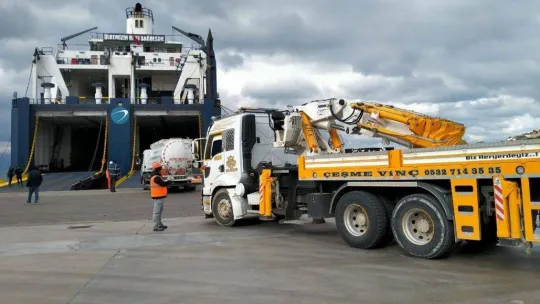 İzmir'den deprem bölgesine yardım gemisi