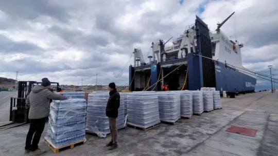 İzmir'den deprem bölgesine yardım gemisi