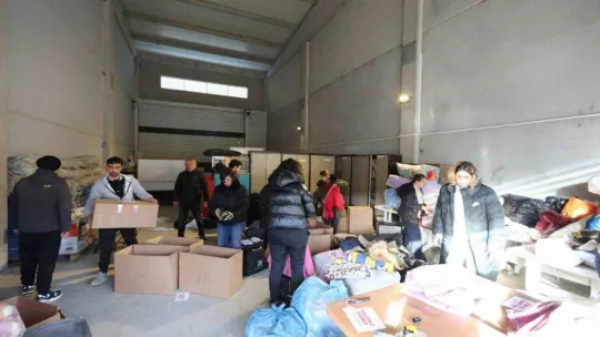 İzmir, depremzedeler için seferber oldu