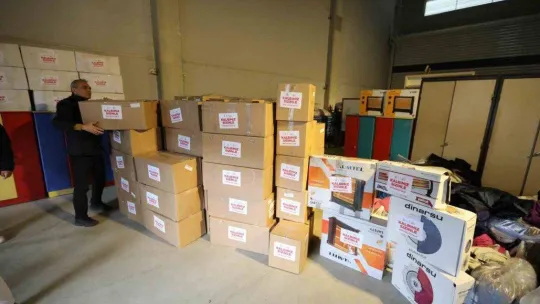 İzmir, depremzedeler için seferber oldu