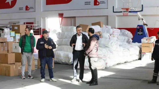 İzmirli belediyeler, depremzedelere yardımlarını sürdürüyor