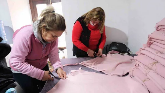 İzmirli belediyeler, depremzedelere yardımlarını sürdürüyor