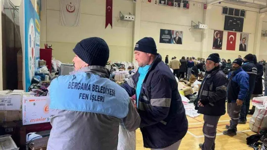 İzmirli belediyeler, depremzedelere yardımlarını sürdürüyor