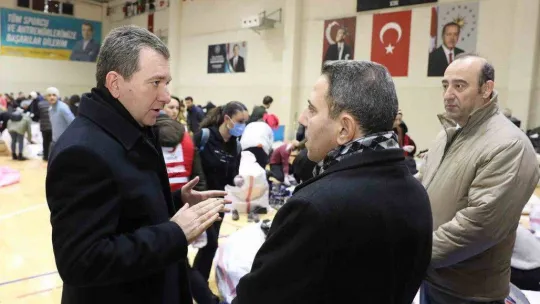 İzmirli belediyeler, depremzedelere yardımlarını sürdürüyor