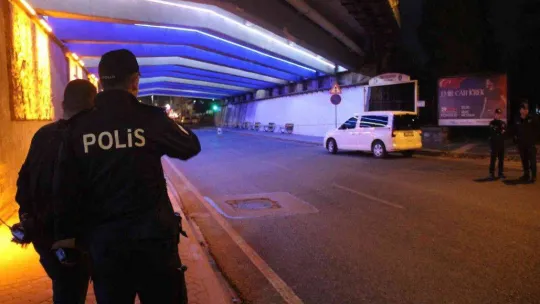 İzmit'te otobüs durağındaki şüpheli çanta polisi alarma geçirdi