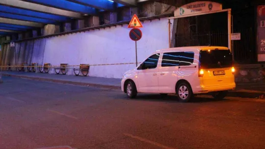 İzmit'te otobüs durağındaki şüpheli çanta polisi alarma geçirdi