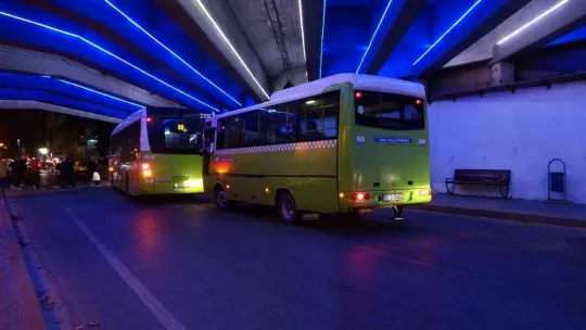 İzmit'te otobüs durağındaki şüpheli çanta polisi alarma geçirdi