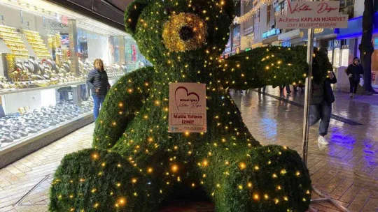 İzmit, yılbaşı öncesi renk cümbüşüne döndü