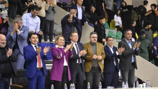 İzmitli perileriler Edremit Güre Belediyesi'ni mağlup etti