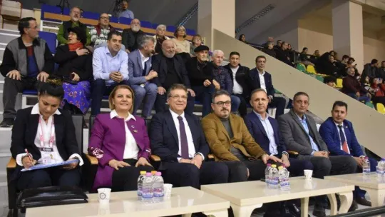 İzmitli perileriler Edremit Güre Belediyesi'ni mağlup etti