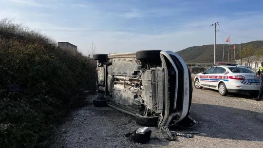 İznik'te otomobil şarampole uçtu: 2 yaralı