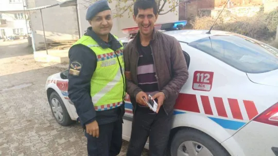 Jandarmadan engelli bireye anlamlı hediye