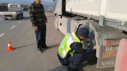 Jandarmadan kış lastiği denetimi