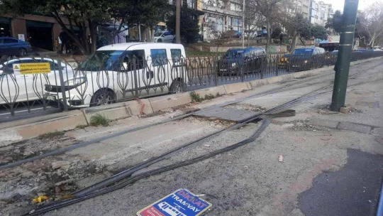 Kabataş'ta tramvay raydan çıktı: 4 yaralı