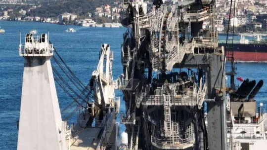 Kabloları denizin tabanına döşeyecek gemi İstanbul'a demirledi