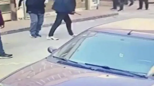 Kaçan saldırganı attığı bisiklet parçasıyla yakalatmıştı, o anlar kamera